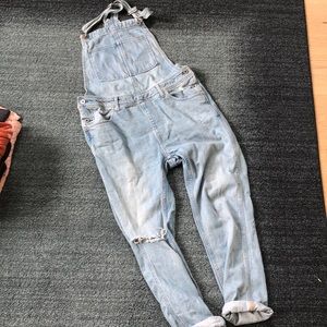 Distressed overalls H&M